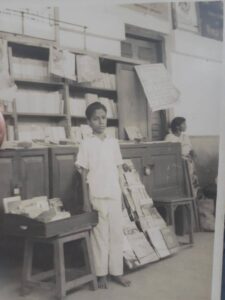 Sarma Sastrigal Childhood - Selling newspaper in Renigunta Railway Station railway statoin